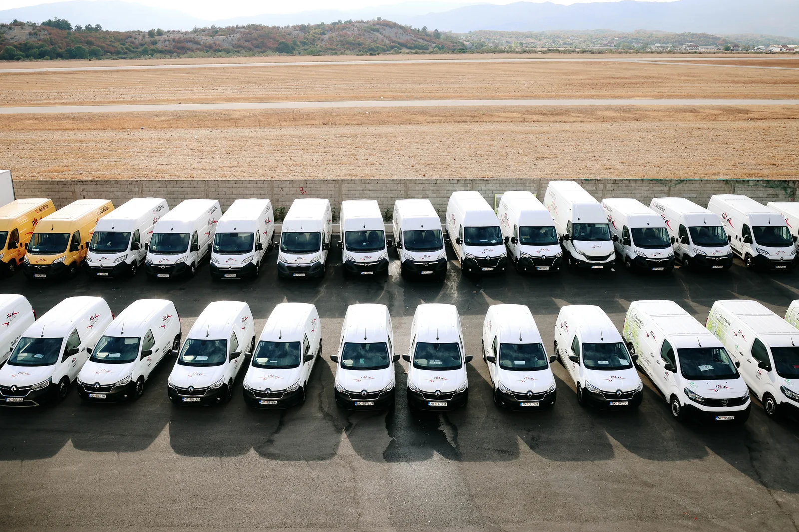 Flota NTC Logistics i Express vozila prikazana iz vazduha
